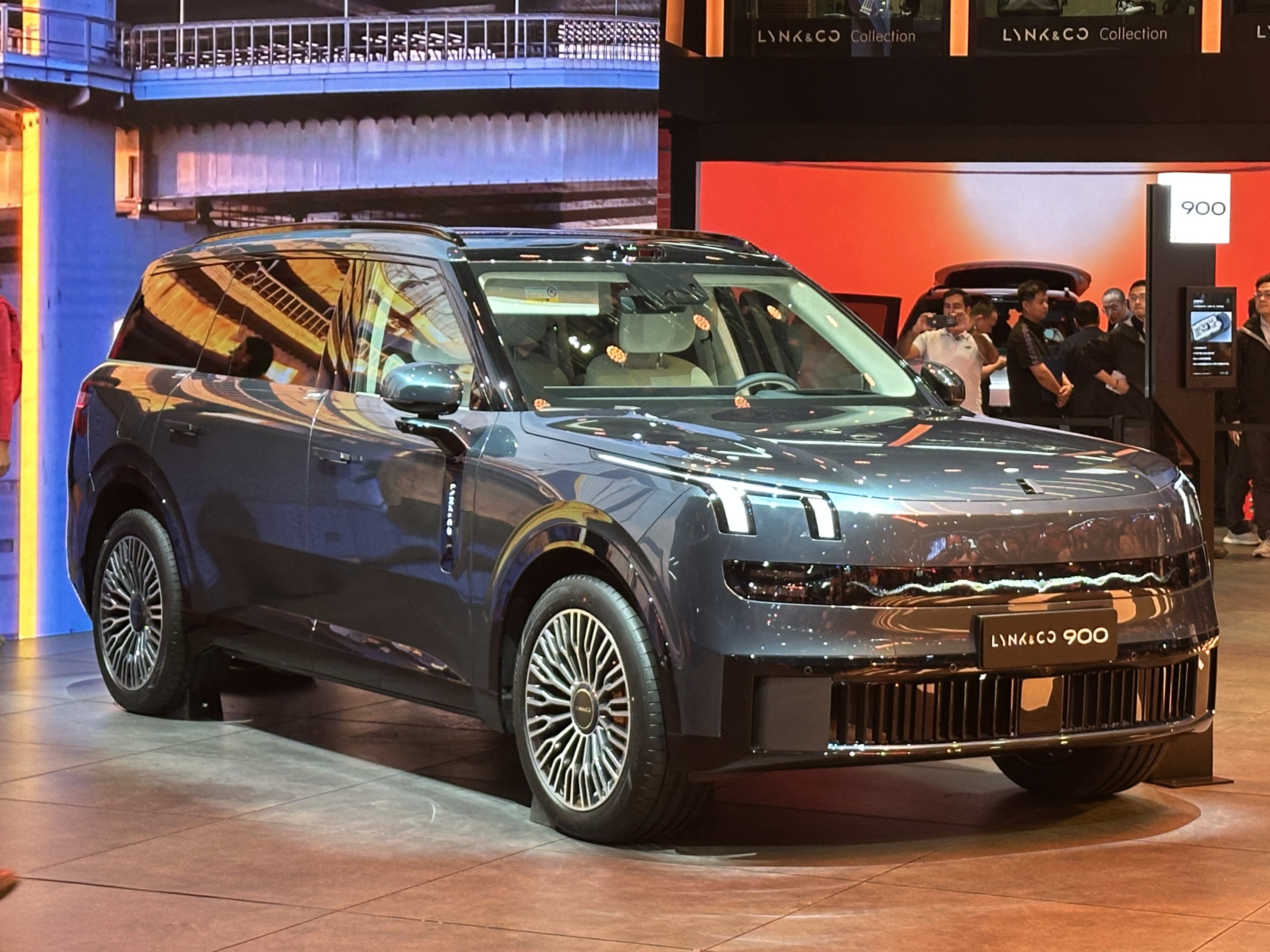 Lynk and Co 900